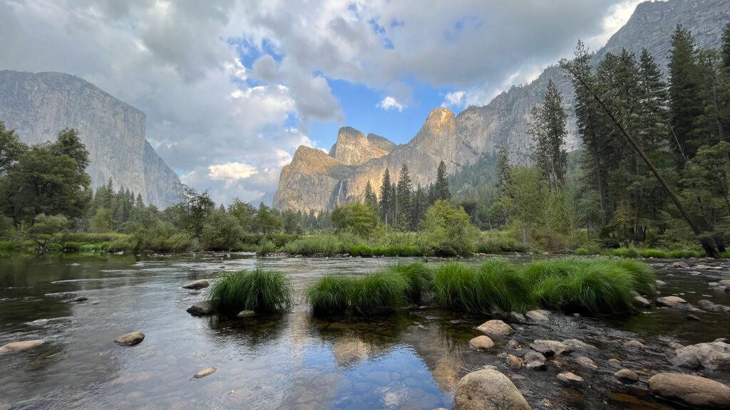 View of El Capitan and Bridalveil Fall from Valley View in Yosemite Valley in Yosemite National Park