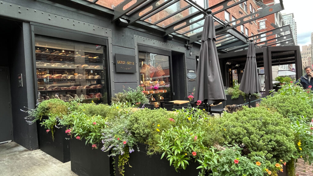 Yaletown has a lot of outside eating areas (Vancouver, BC, Canada)