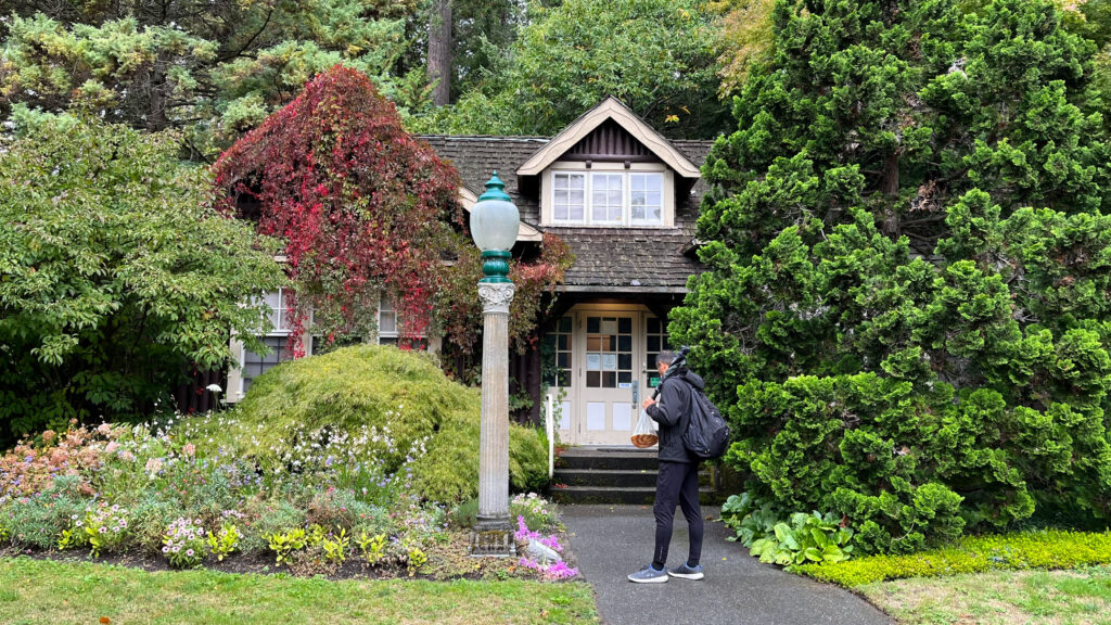 Rose Garden Cottage in Stanley Park (Vancouver, BC, Canada)