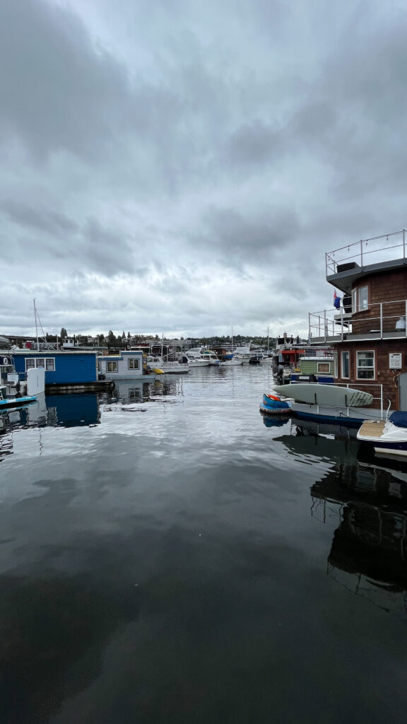 Floating homes and boats in Seattle, WA