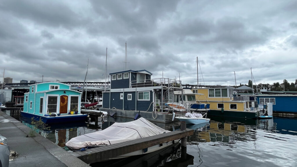 Floating homes and boats in Seattle, WA