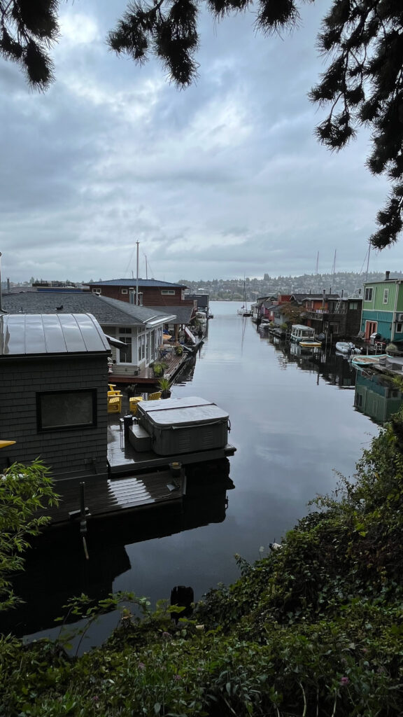 Floating homes and boats in Seattle, WA