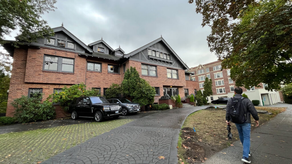 Another style of home in the neighborhood near Kerry Park (Seattle, WA)